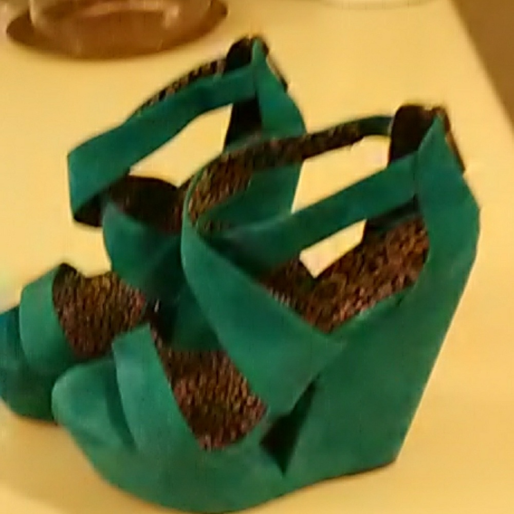 A pretty blue Jessica Simpson summer shoe